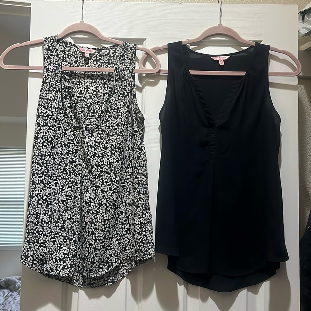SO Juniors sleeveless v-neck blouses 💐 2 for 1!